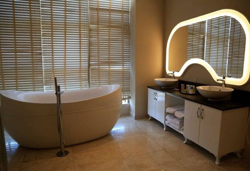 스위트 킹사이즈 침대, Doubletree By Hilton Hotel Istanbul   Tuzla