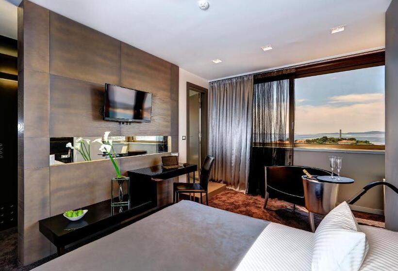 Номер Deluxe Вид на Море, The View Luxury Rooms