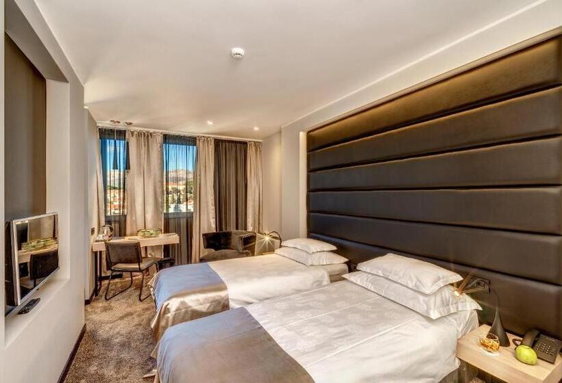 Номер Superior Вид на Город, The View Luxury Rooms