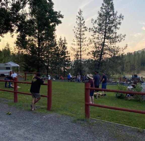Семейное Бунгало, Columbia Point Resort