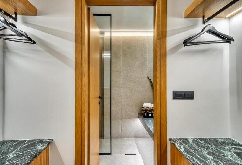 Люкс Повышенной Комфортности, Capital Luxury Suites