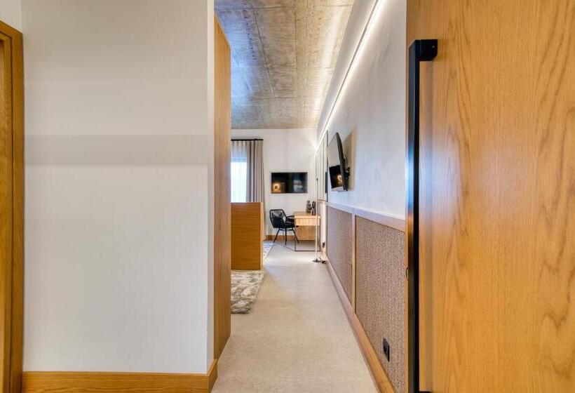Полулюкс Вид на Сад, Capital Luxury Suites