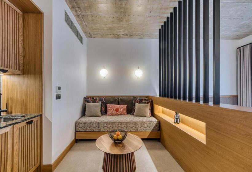 Полулюкс Вид на Сад, Capital Luxury Suites