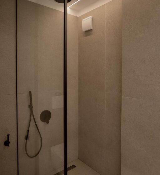 Полулюкс Боковой Вид на Море, Capital Luxury Suites