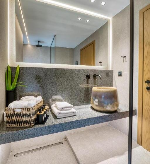 Deluxe люкс с видом, Capital Luxury Suites