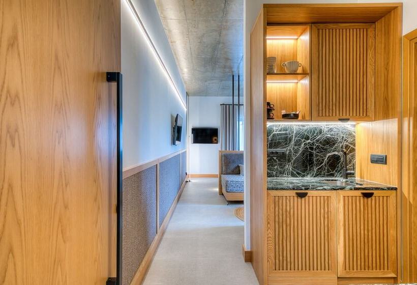 Люкс Повышенной Комфортности, Capital Luxury Suites