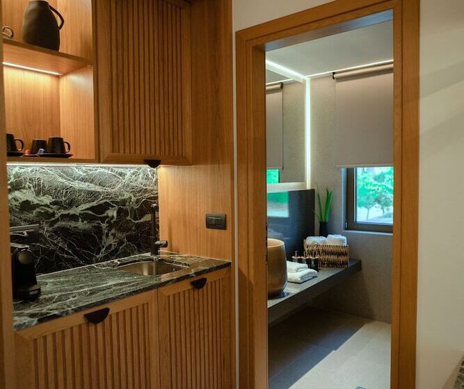 Deluxe люкс с видом, Capital Luxury Suites