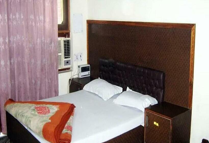 Четырехместный Номер Superior, Grg Kunj Residency Mathura Near Railway Juction 950m