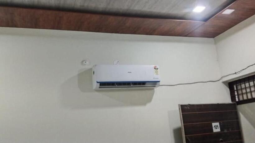 Номер Deluxe, Grg Kunj Residency Mathura Near Railway Juction 950m