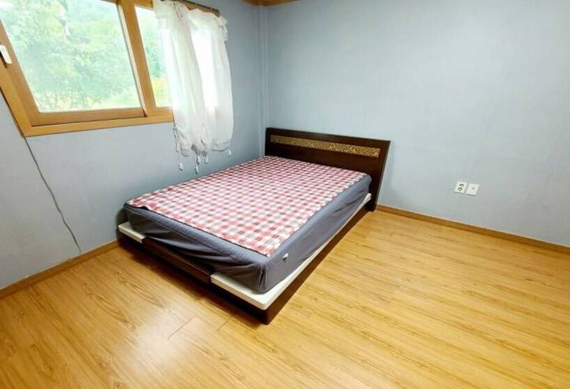Номер Стандарт, Gapyeong Chorok Jeongwon Gyegok Dokchae Pension