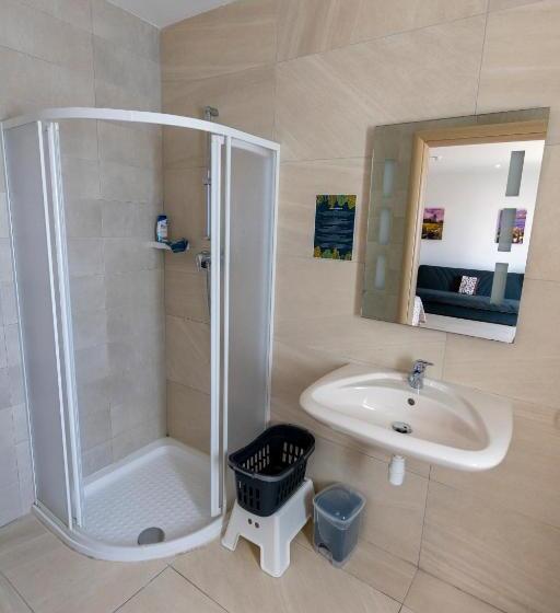 آپارتمان 1 خوابه با تراس, Estrella Lodging