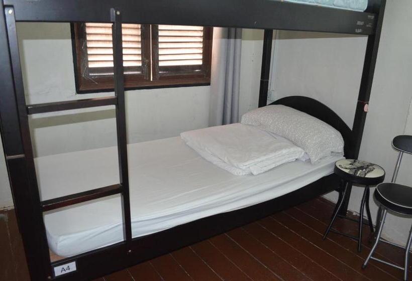 Кровать в Общей Комнате, Dou Houz   Hostel