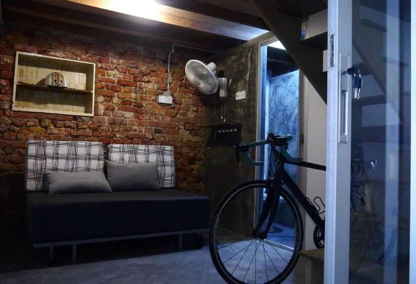 Четырехместный Номер Стандарт, Dou Houz   Hostel