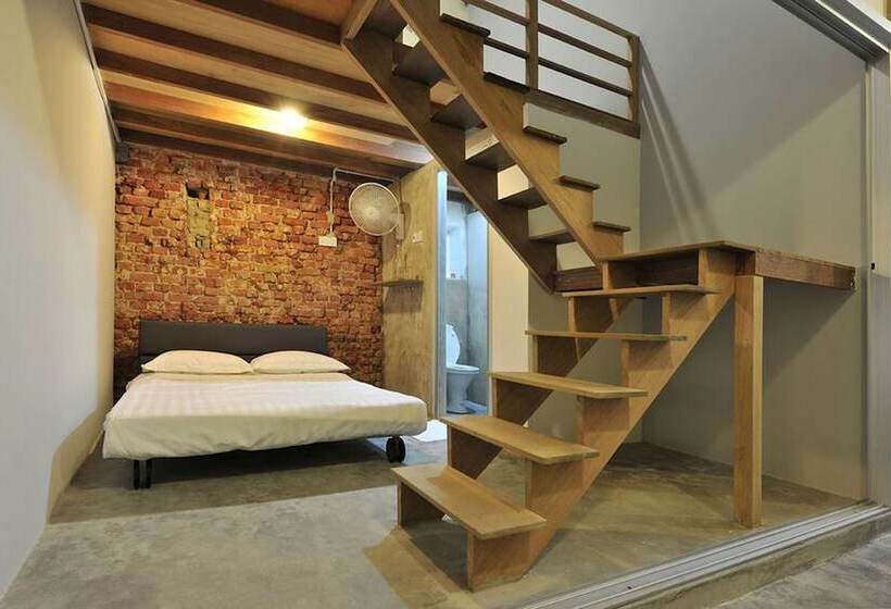 Четырехместный Номер Стандарт, Dou Houz   Hostel