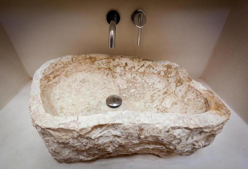 デラックスルーム, El Pueblito
