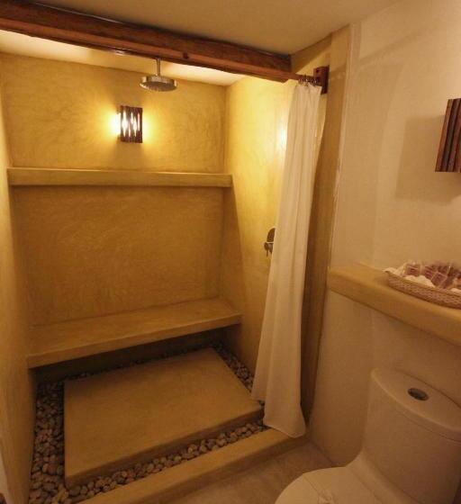 デラックスの４人部屋, El Pueblito