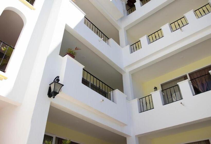 سوییت با چشم‌انداز استخر, West Bay Colonial
