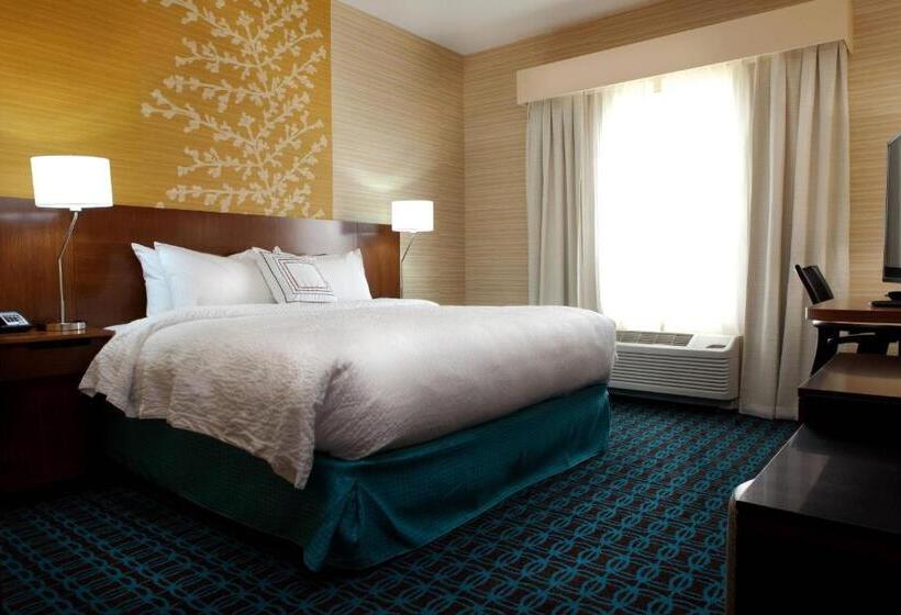 キングサイズベッドのスタンダードルーム, Fairfield Inn & Suites By Marriott Lethbridge