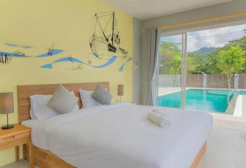 اتاق لوکس با چشم‌انداز استخر, Ao Nang Miti Resort