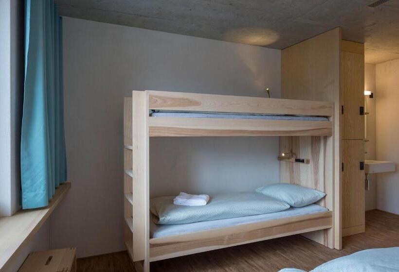 اتاق استاندارد چهارنفره با سرویس بهداشتی مشترک, Saanen Gstaad Youth Hostel