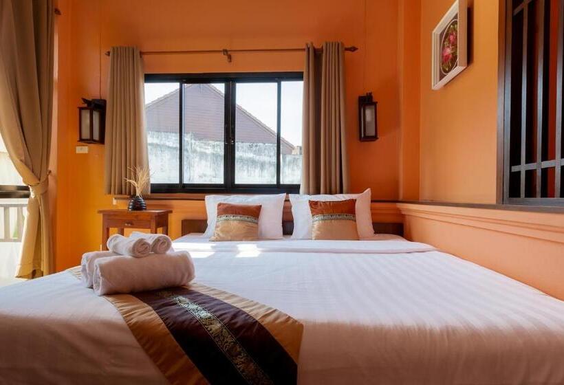 اتاق لوکس, Huen Hug Chiang Mai