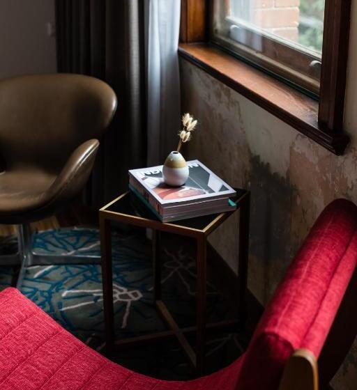 스탠다드 룸 킹사이즈 침대, The Old Clare Hotel, Independent Collection By Evt
