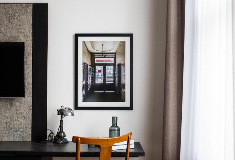 스탠다드 룸 킹사이즈 침대, The Old Clare Hotel, Independent Collection By Evt
