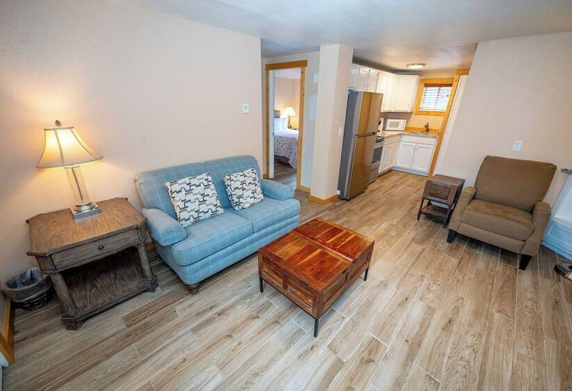 Хижина, Estes Mountain Inn
