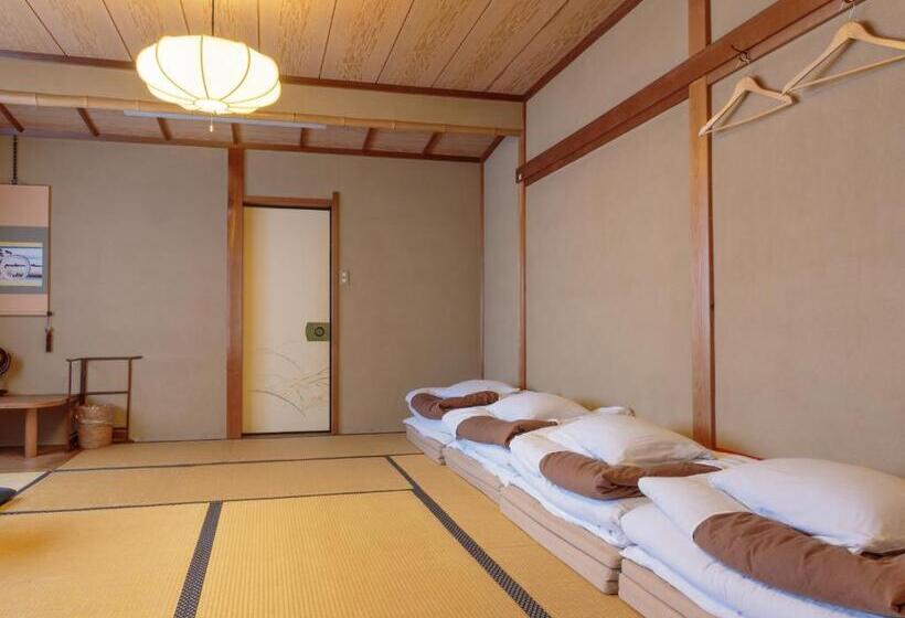 Номер Стандарт Вид на Сад, Gion Ryokan Qbeh