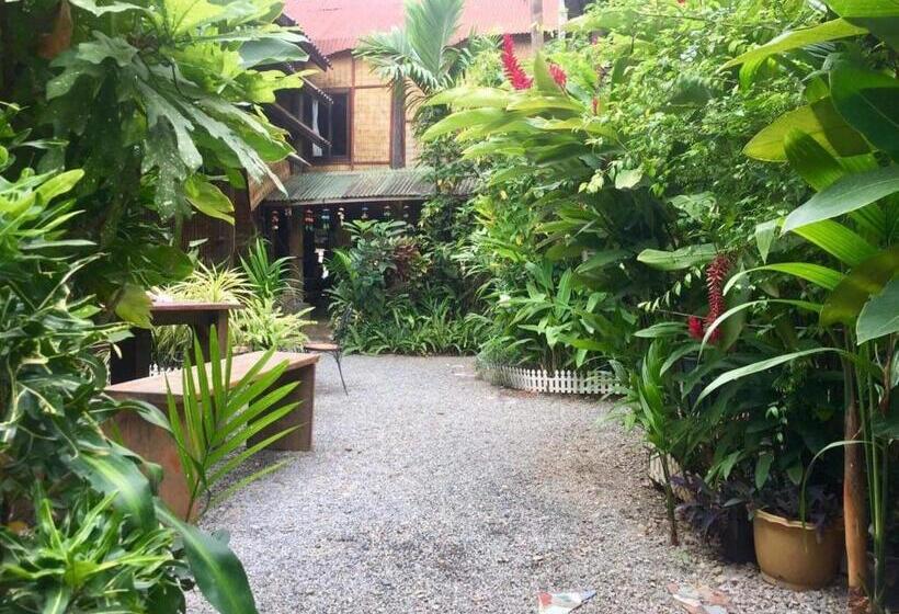 Номер Стандарт Вид на Сад, Champa Lao The Villa