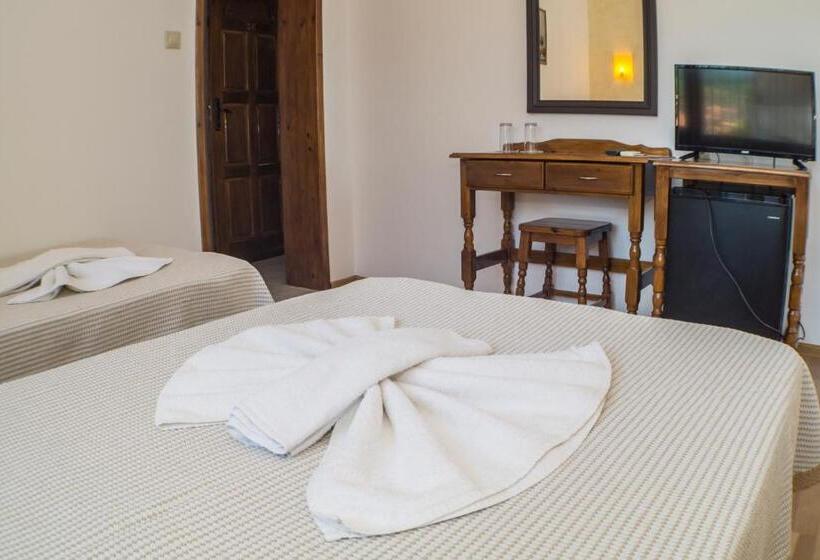 Номер Стандарт Трехместный, Chrystal Guest House