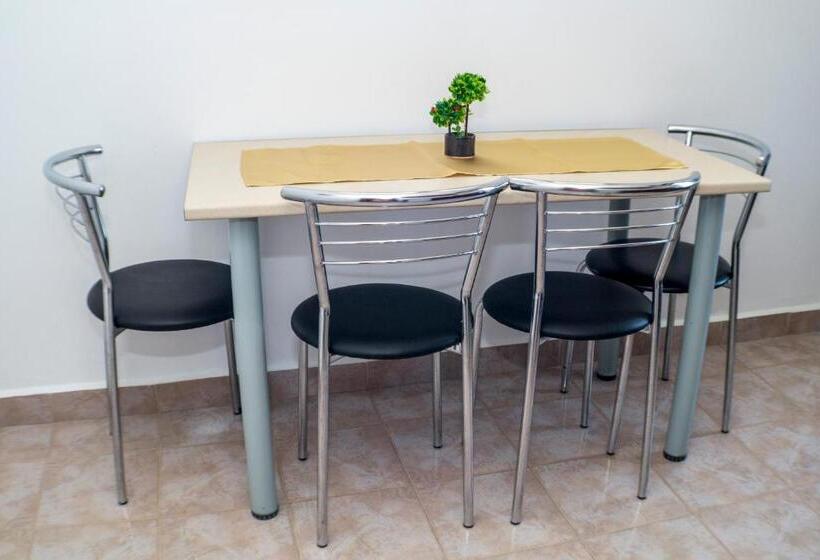 Апартаменты 2 Спальни, Chrystal Guest House