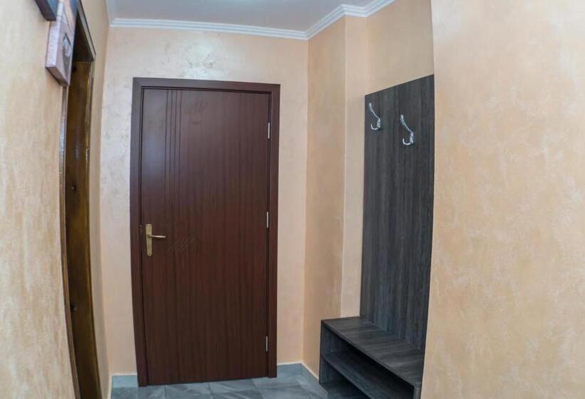 Апартаменты 2 Спальни, Chrystal Guest House