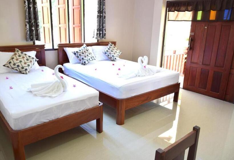 디럭스 트리플 룸, Siam Guesthouse