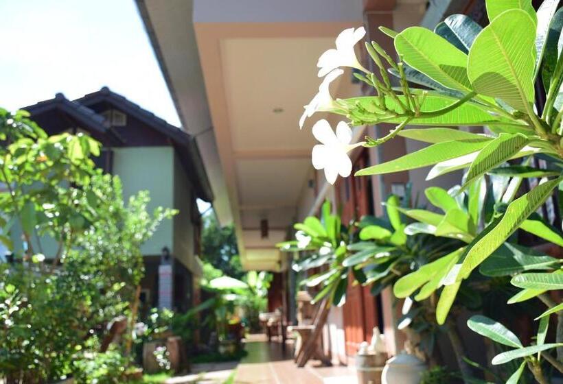 디럭스 트리플 룸, Siam Guesthouse