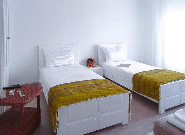 Family Suite, Dar Oguz