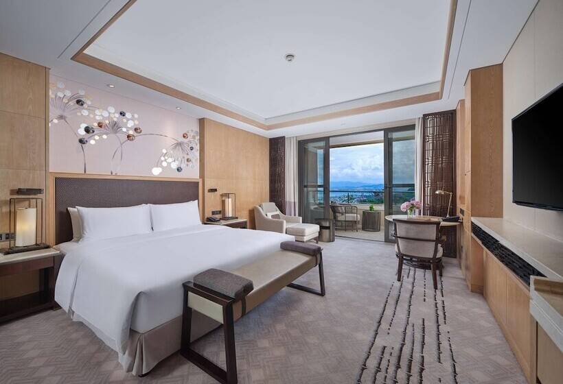 Номер Executive, Hilton Dali Resort & Spa