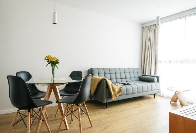 Номер Deluxe, Own Montevideo