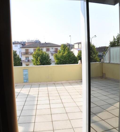 Camera Tripla Classica con Balcone, Verdi