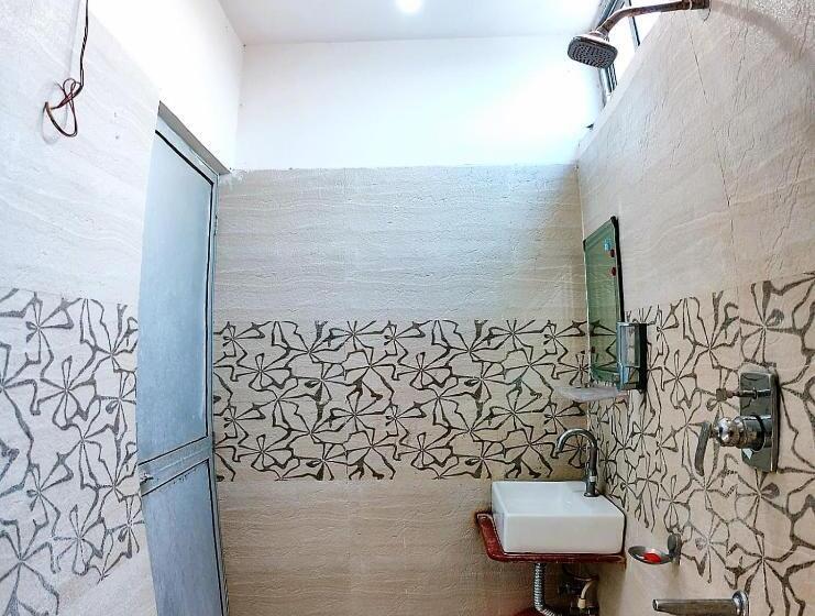 Номер Economy, Staymaker Madhuwan Heights