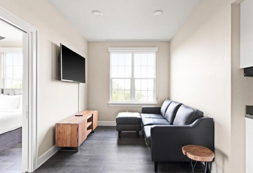 스위트, Bywater Suite
