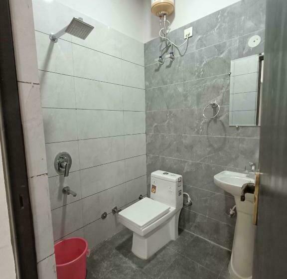 三人经典房间, Oyo 81159  Crown