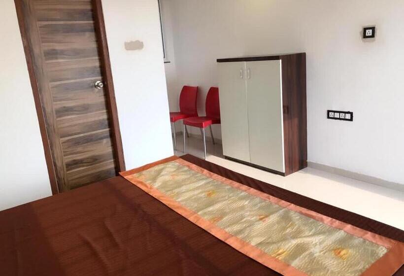 带大床的豪华间, Strawberry Resort