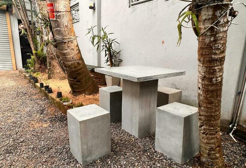 디럭스 룸, The Lovina Place