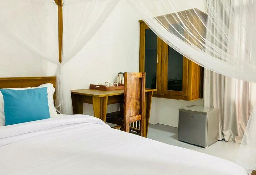 اتاق لوکس با بالکن, Rams Resort