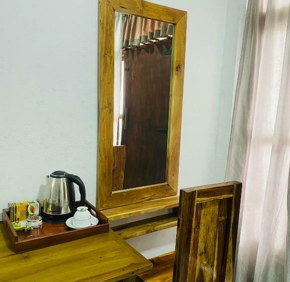 اتاق لوکس با بالکن, Rams Resort