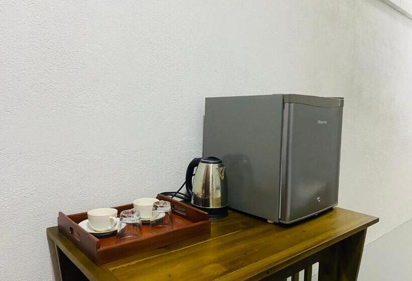 اتاق لوکس با بالکن, Rams Resort