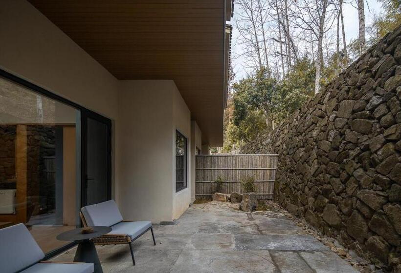 اتاق سوپریور با چشم‌انداز باغ, Mountain And Autumn Homestay