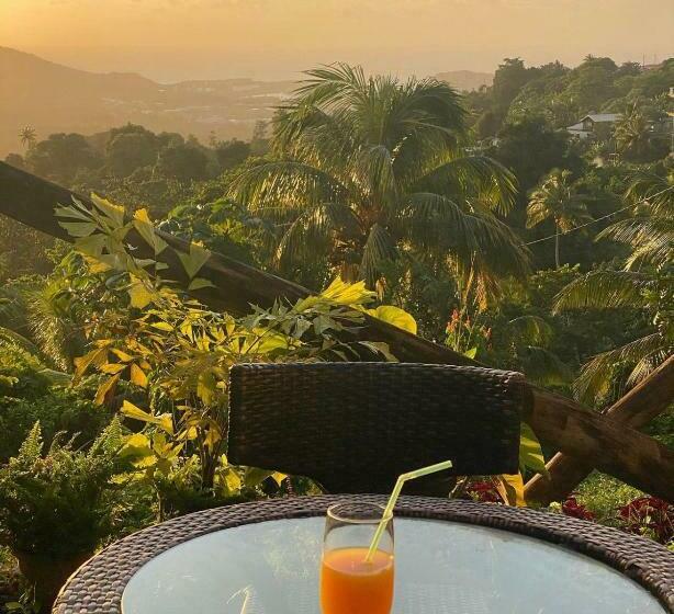 اتاق لوکس با بالکن و چشم‌انداز دریا, Blu Vista Cottages