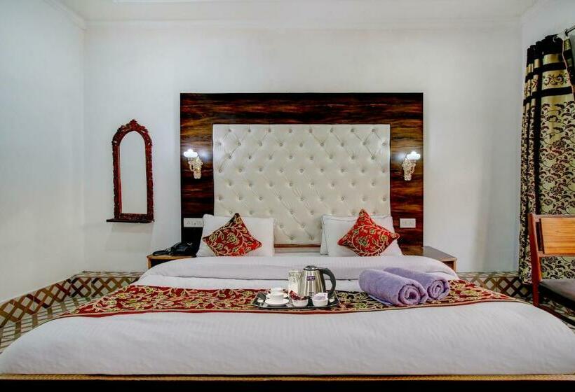 اتاق لوکس, Royal Hameed